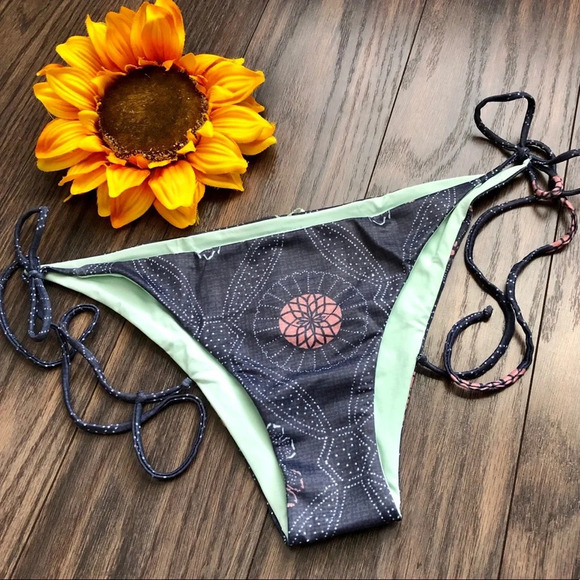 🦋B2G1🦋TAVIK JAX Yokota Floral Bikini Bottoms NWT | LARGE | - Picture 4 of 9